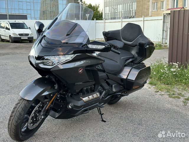 gl1800 gold wing dct