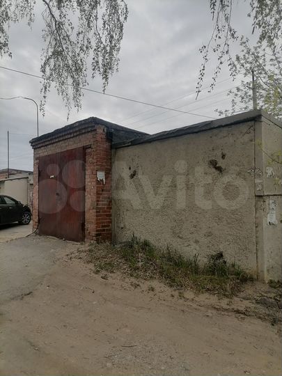 Гараж, > 30 м²