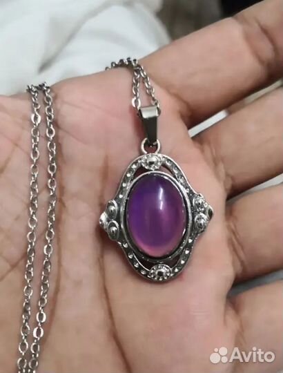 Кулон с камнем