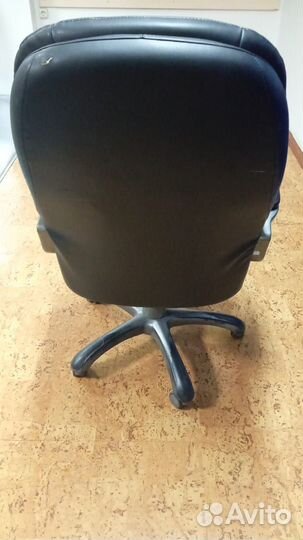 Офисное кресло руководителя бу