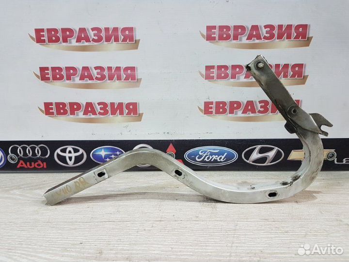 Петля крышки багажника задняя правая Toyota Vista