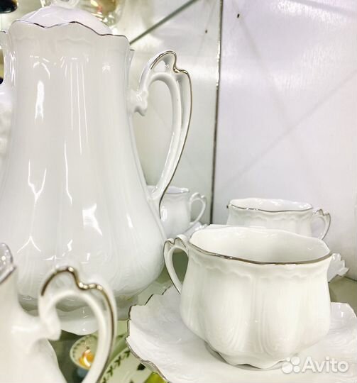 Фарфоровый чайный сервиз