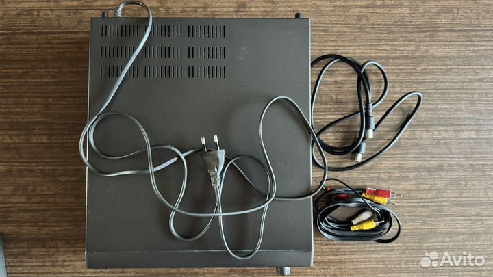 Видеомагнитофон VHS JVC P77