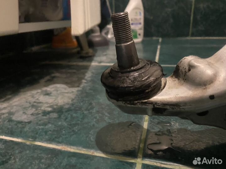 Передний нижний левый рычаг подвески infiniti g35x