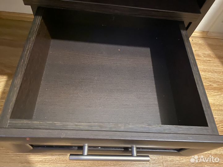 Детский письменный стол с полкой