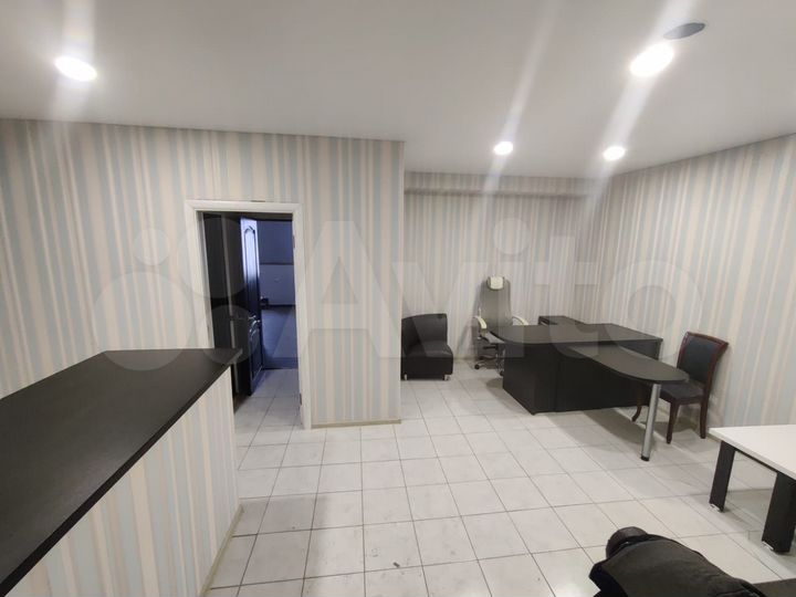 Торговая площадь, 65 м²