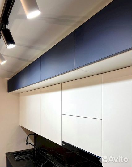 Кухня на заказ под потолок