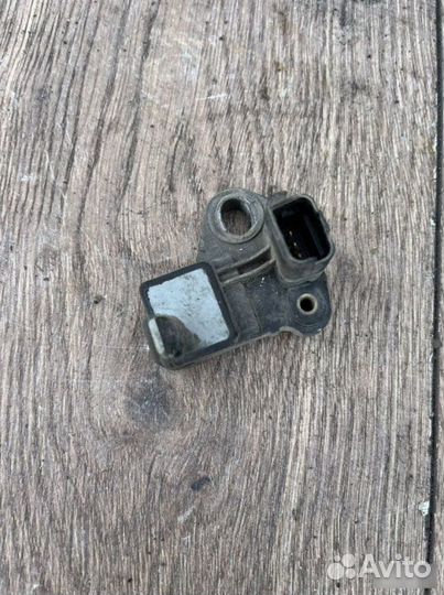 Датчик положения коленвала Ford Focus 2 1.6 2009