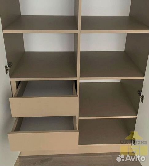 Шкаф двухстворчатый