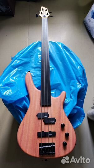 Бас-гитара безладовая Stagg BC300FL-NS