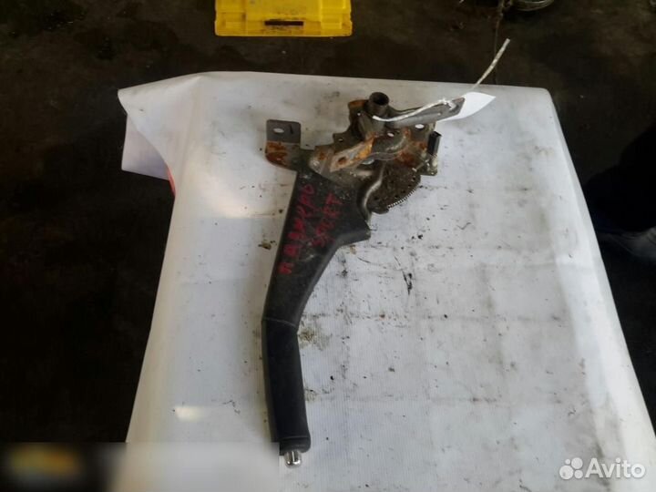 Рычаг стояночного тормоза Mitsubishi Pajero Monter