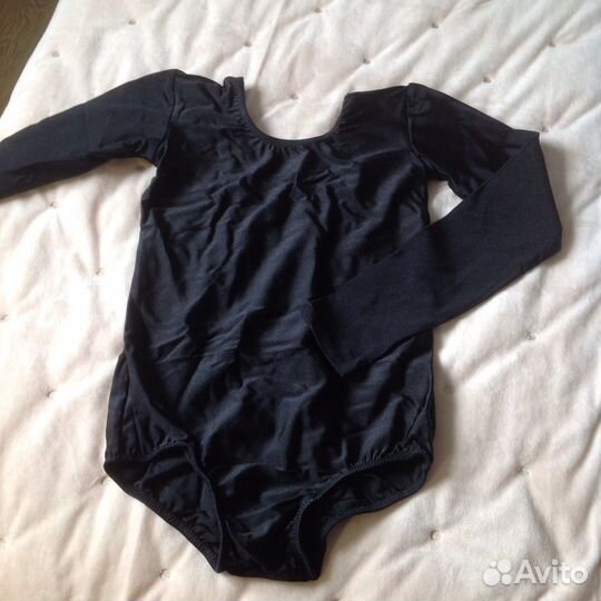 Купальники белый и черный