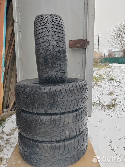 Maxxis ArcticTrekker NP3 215/60 R16 T