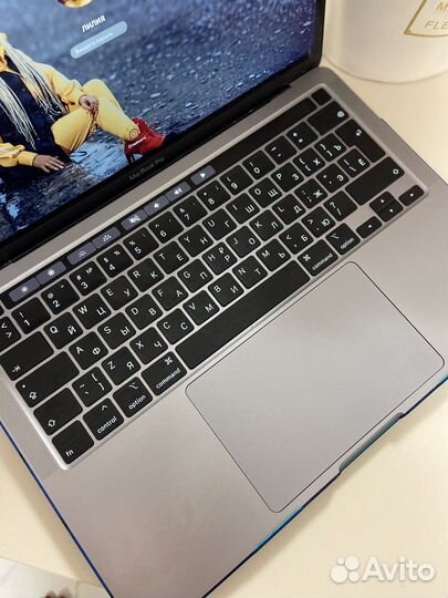 Apple MacBook 13 inch m1 8gb ssd 256 gb