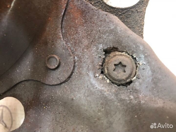 Поворотный кулак передний правый Mercedes Cl W216