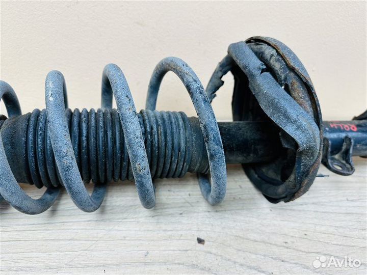 Амортизатор задний левый Hyundai Tucson 1 2.0 ат