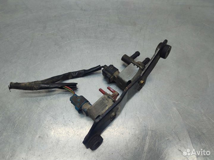 Клапан вакуумный Toyota Tercel L40 1993 г.в