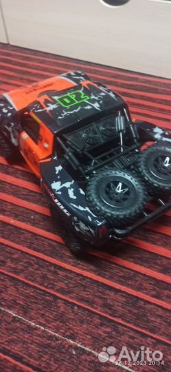 Машина на радиоуправлении джип
