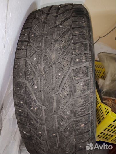 Kormoran SUV Stud 215/65 R17 100