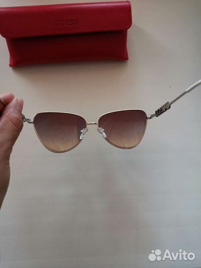 Солнцезащитные очки женские guess