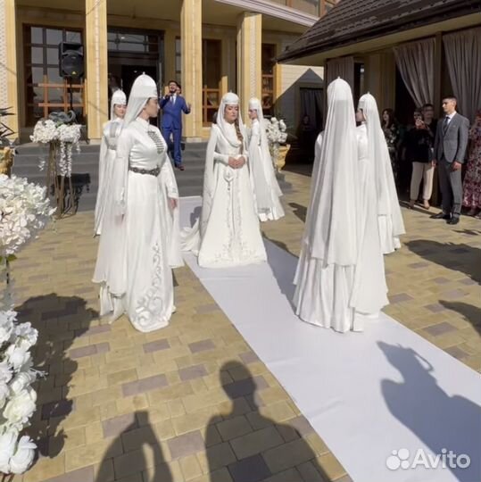 Стойки с цветами