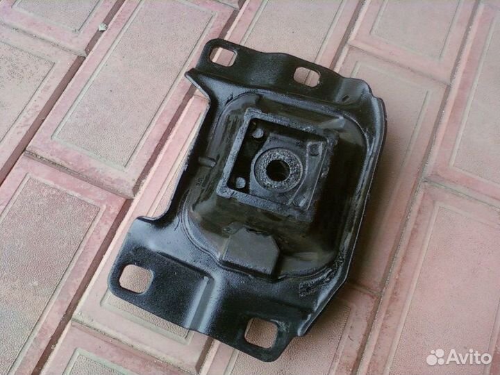 Подушка двигателя ford focus 2 левая