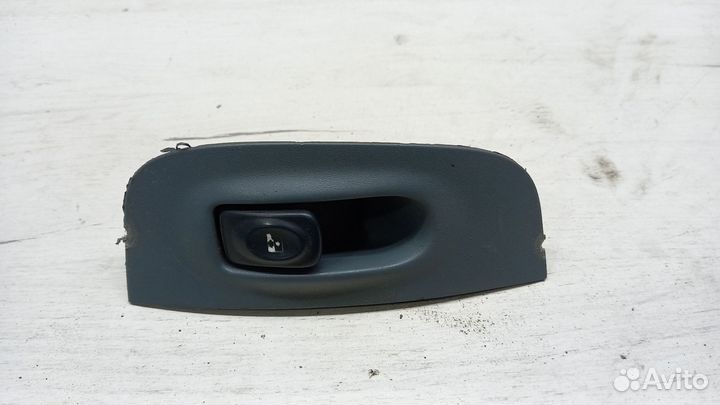 Кнопка стеклоподъемника правая Renault Megane 1