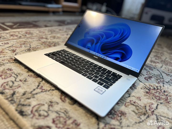 Мощный Ноутбук Huawei i3-10110u/8гб/256 ssd