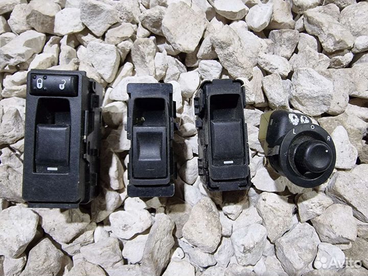 Кнопка стеклоподъемника Крайслер 300C