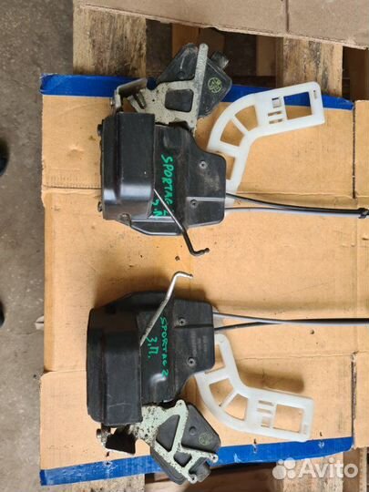 Замок боковой двери Kia Sportage 2009