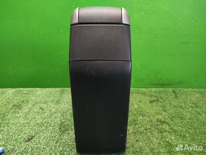 Консоль центральная с подлокотником Toyota Auris