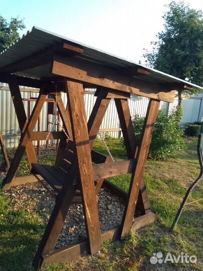 Садовые качели из дерева