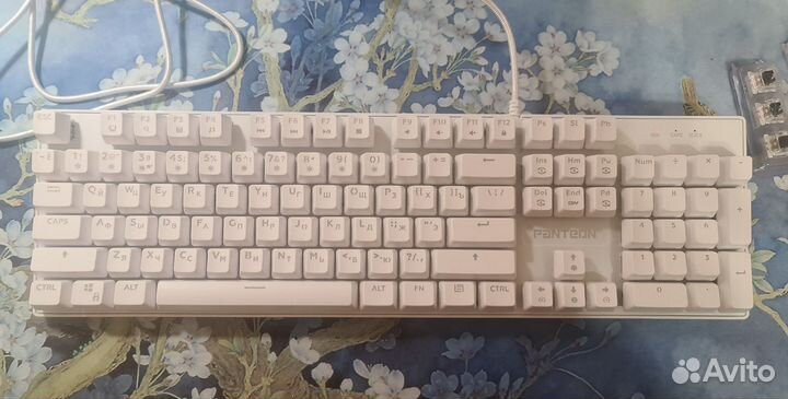 Механическая клавиатура с подсветкой