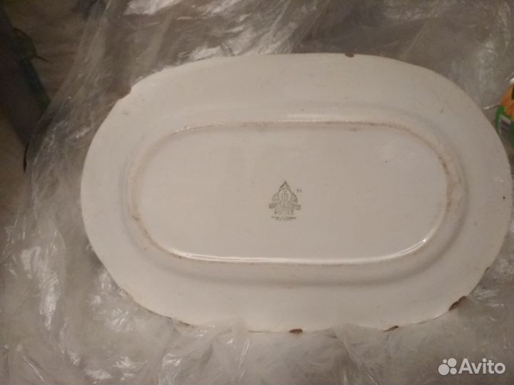 Овальное блюдо, изготовленное первыми большевиками