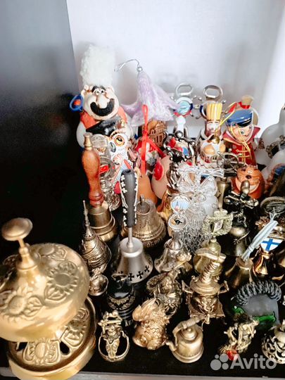 Сувенирные колокольчики около 47 шт