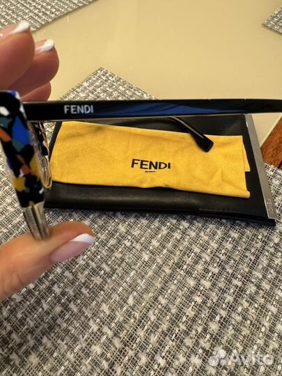 Солнечные очки fendi