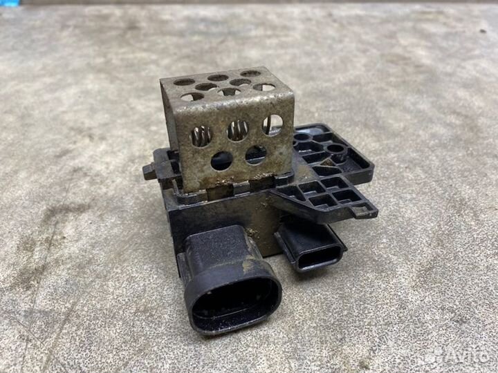 Резистор отопителя Renault Sandero 2 1.6 K4M842 MT