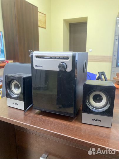 Музыкальный центр, колонки и сабик sven