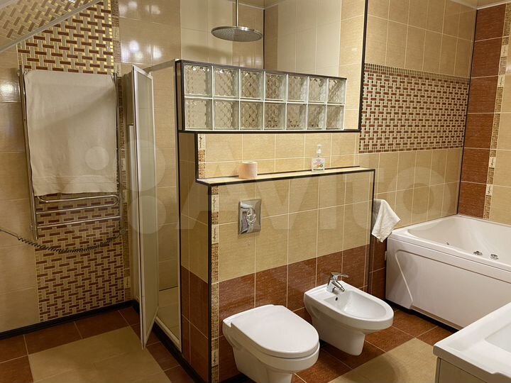 3-к. квартира, 140 м², 1/2 эт.