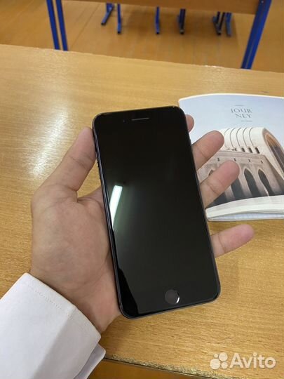 iPhone 8 Plus, 64 ГБ
