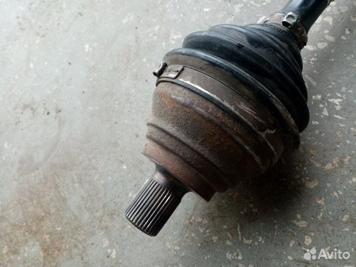 Привод передний левый Volkswagen Tiguan 1