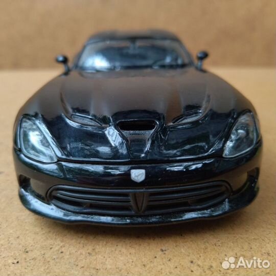 Модель 1:24 Dodge 2013 SRT Viper GTS