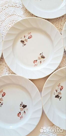 Винтажные тарелки, с розочками