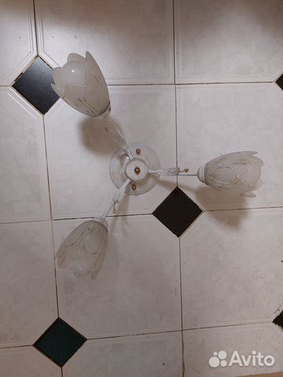 Люстра трехрожковая