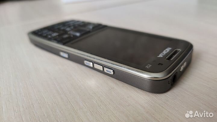 Телефон Nokia E52