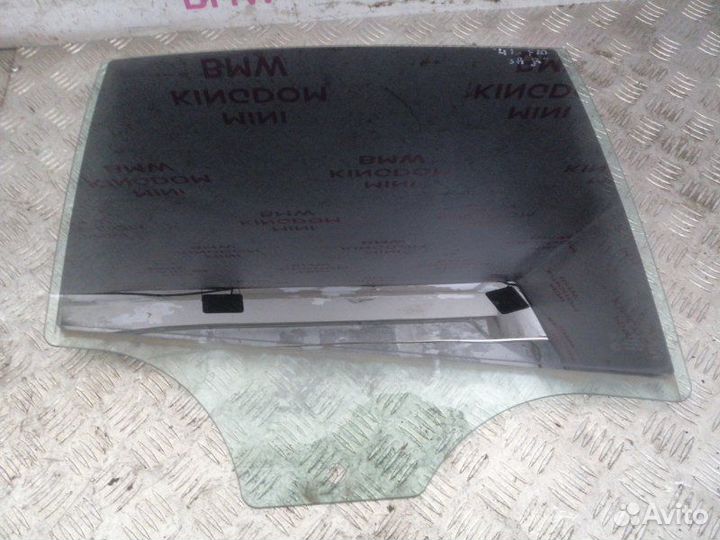 Стекло заднее правое Bmw 5-Series F10 N52B25 2011