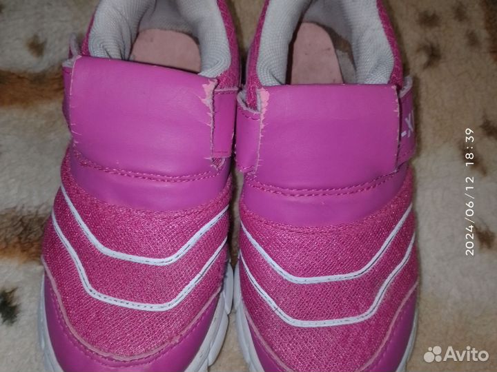 Кроссовки для девочки