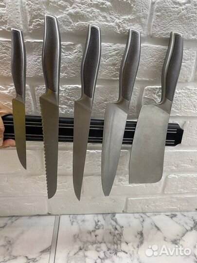 Набор ножей на магните на стену