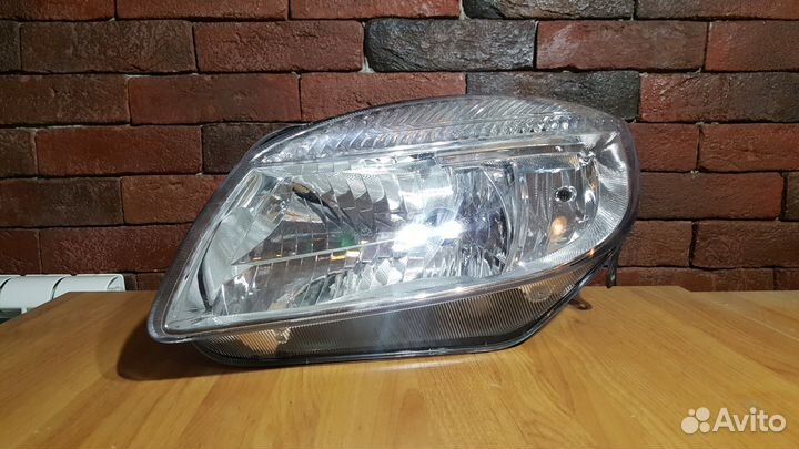 Передняя левая фара Skoda Fabia 2011 roomster 10