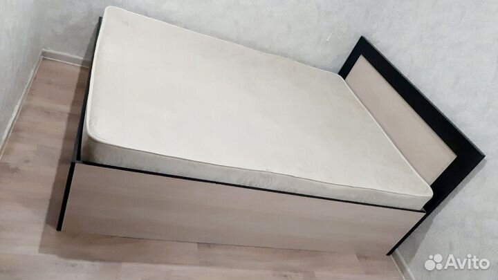 Кровать с подъемным механизмом 140х200